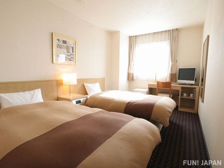 What are 3 Recommended Hotels in Hirosaki for Retro Buildings?
